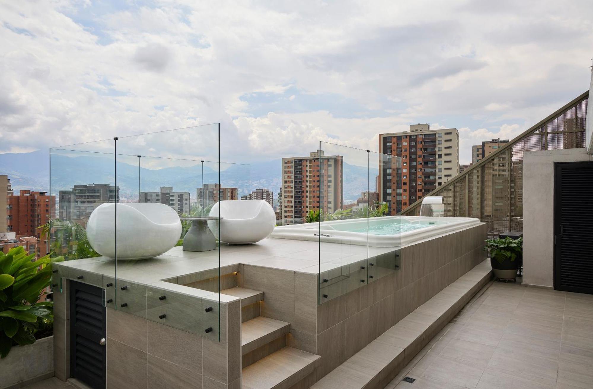 Wake Living Aparthotel Medellin Exterior photo