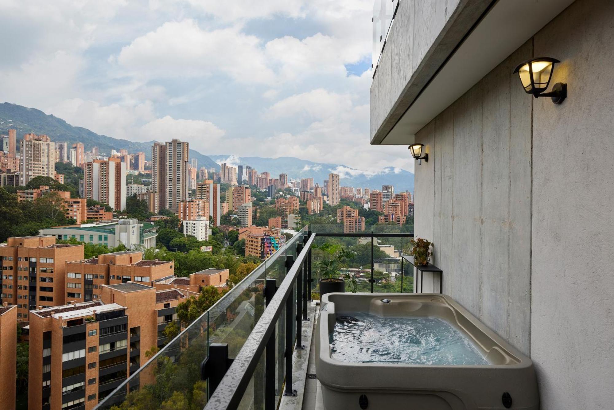 Wake Living Aparthotel Medellin Exterior photo