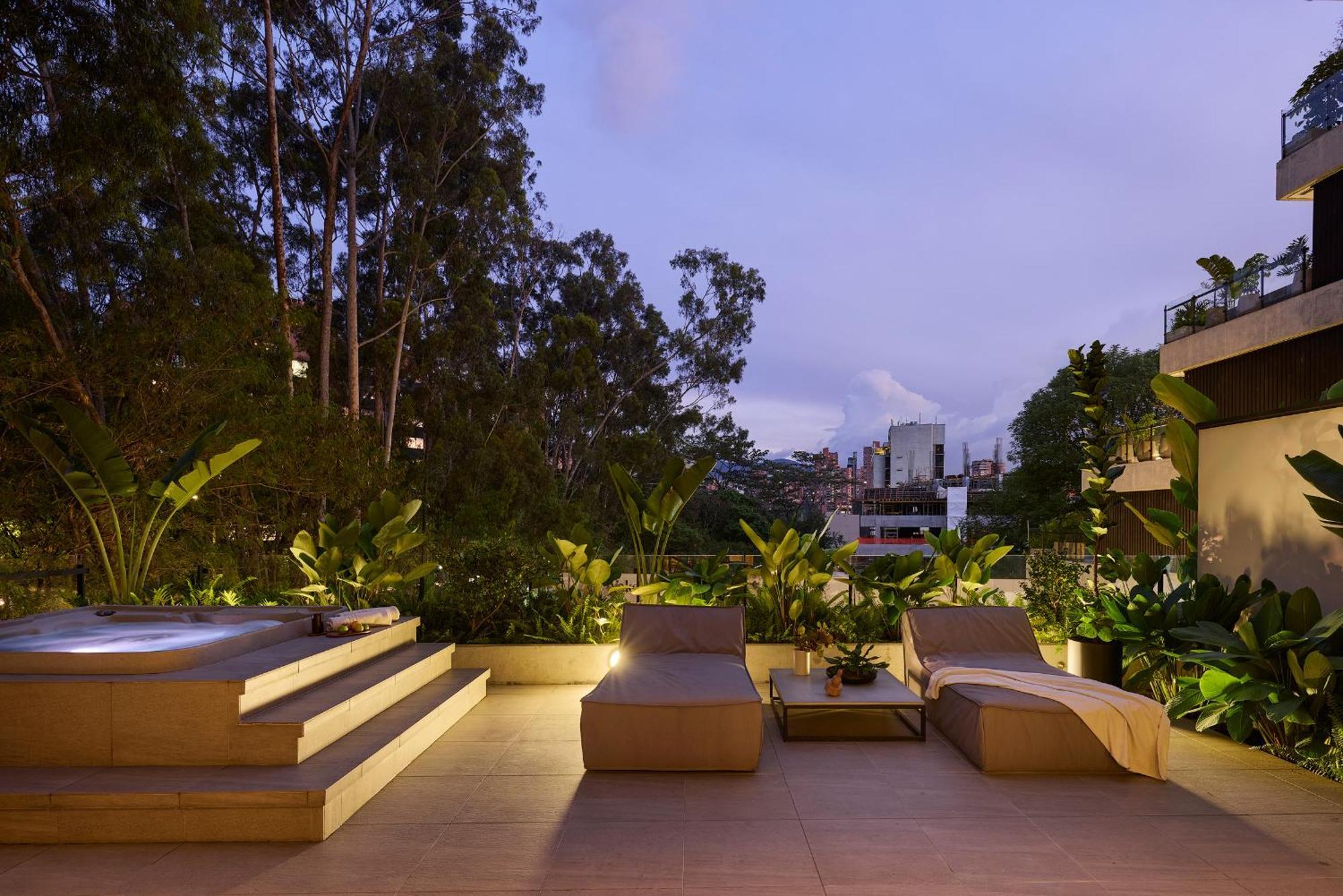 Wake Living Aparthotel Medellin Exterior photo